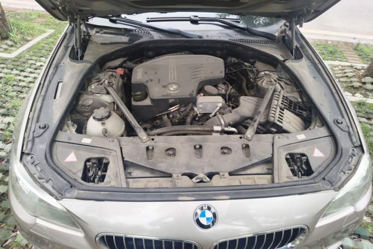 Used BMW 5 Series 2014 525Li Luxury Design Package Engine Bay