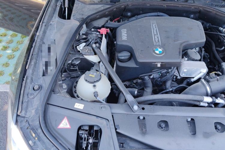 Used BMW 5 Series 2014 525Li Luxury Design Package Engine Bay Right