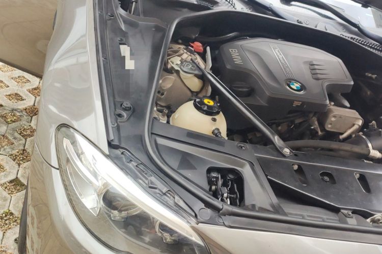 Used BMW 5 Series 2014 520Li Elegant Model Engine Bay Right