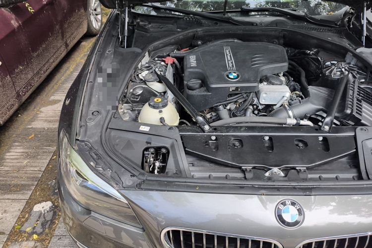 Used BMW 5 Series 2014 525Li Luxury Design Package Engine Bay Right