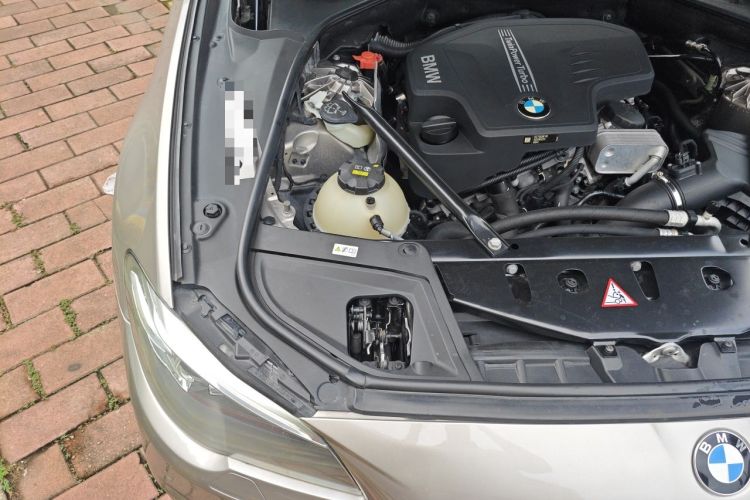 Used BMW 5 Series 2014 525Li Luxury Design Package Engine Bay Right