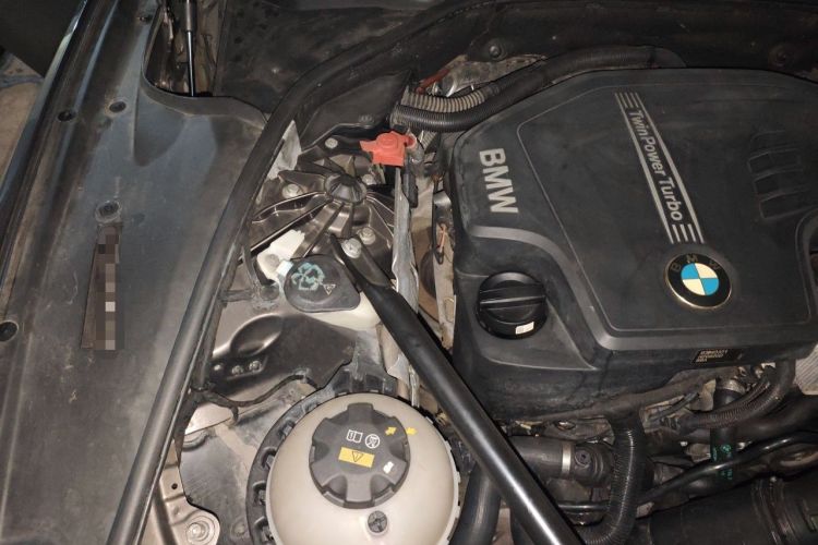 Used BMW 5 Series 2014 520Li Elegant Model Engine Bay Right