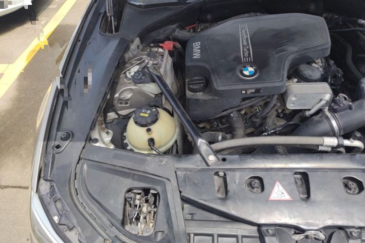 Used BMW 5 Series 2014 520Li Elegant Model Engine Bay Right