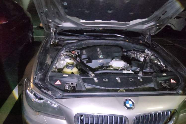 Used BMW 5 Series 2014 525Li Luxury Design Package Engine Bay Right