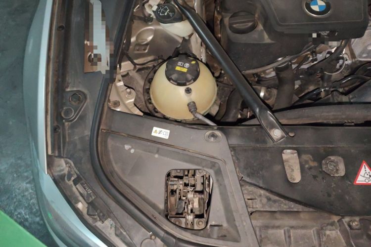 Used BMW 5 Series 2014 528Li Leading Model Engine Bay Right
