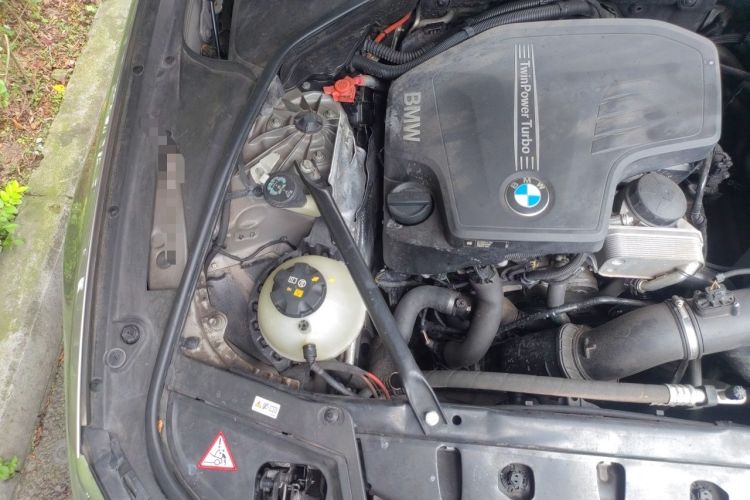 Used BMW 5 Series 2014 520i Elegant Edition Engine Bay Right
