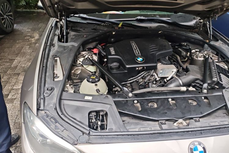 Used BMW 5 Series 2014 525Li Luxury Design Package Engine Bay Right