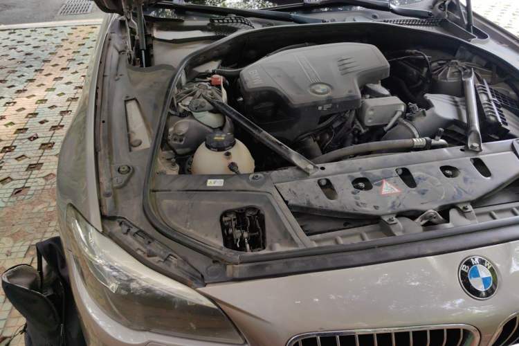 Used BMW 5 Series 2014 525Li Leading Model Engine Bay Right