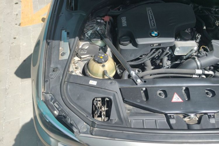 Used BMW 5 Series 2014 525Li Leading Model Engine Bay Right
