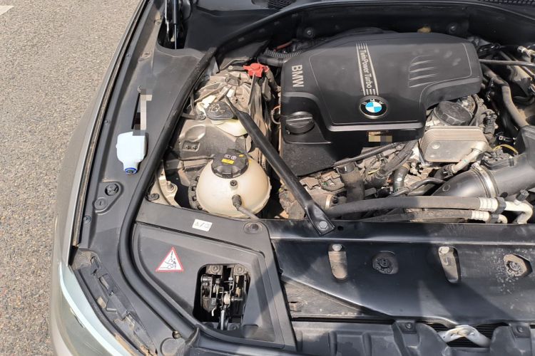 Used BMW 5 Series 2014 525Li Leading Model Engine Bay Right