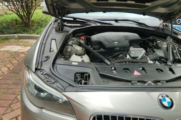 Used BMW 5 Series 2014 525Li Leading Model Engine Bay Right