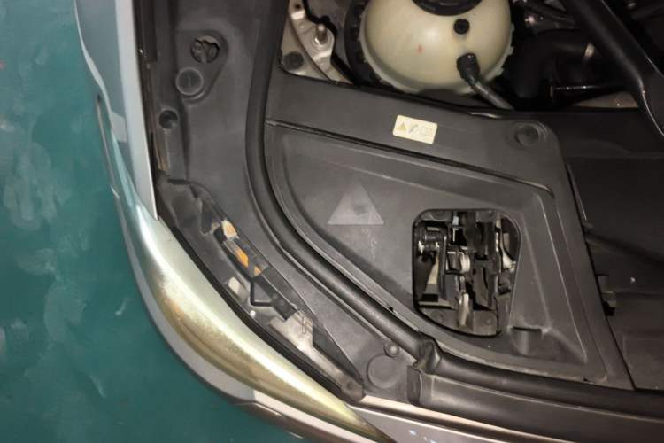 Used BMW 5 Series 2014 528Li Leading Model Engine Bay Right