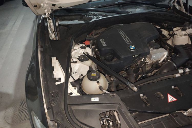 Used BMW 5 Series 2014 525Li Luxury Design Package Engine Bay Right