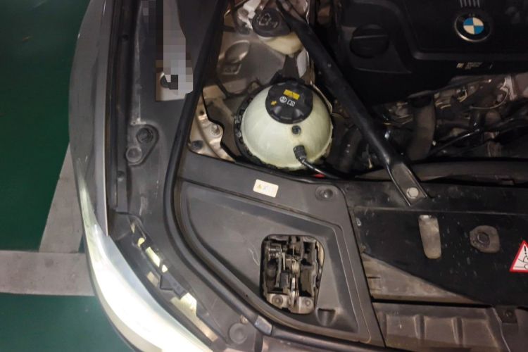 Used BMW 5 Series 2014 525Li Luxury Design Package Engine Bay Right