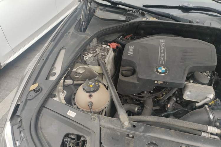Used BMW 5 Series 2014 525Li Leading Model Engine Bay Right