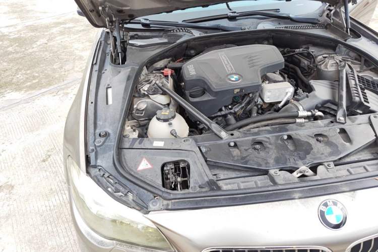 Used BMW 5 Series 2014 520Li Elegant Model Engine Bay Right