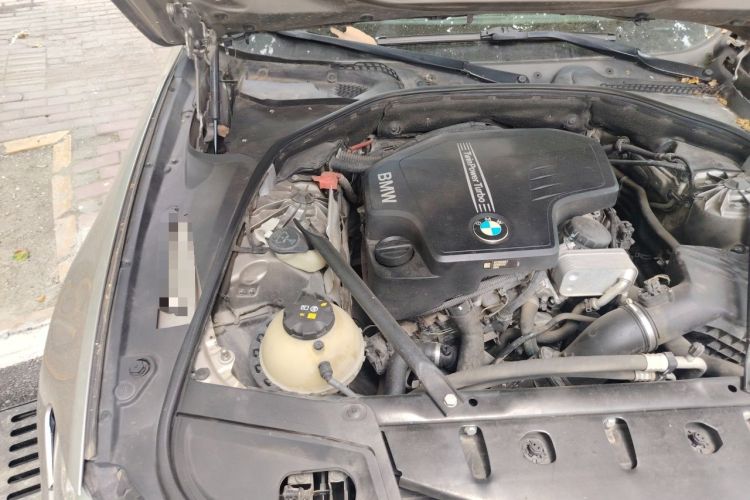 Used BMW 5 Series 2014 525Li Luxury Design Package Engine Bay Right