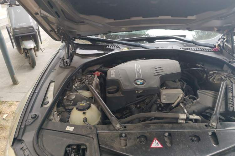 Used BMW 5 Series 2014 525Li Leading Model Engine Bay Right