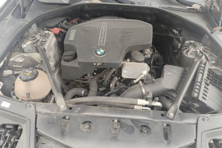 Used BMW 5 Series 2014 525Li Leading Model Engine Bay