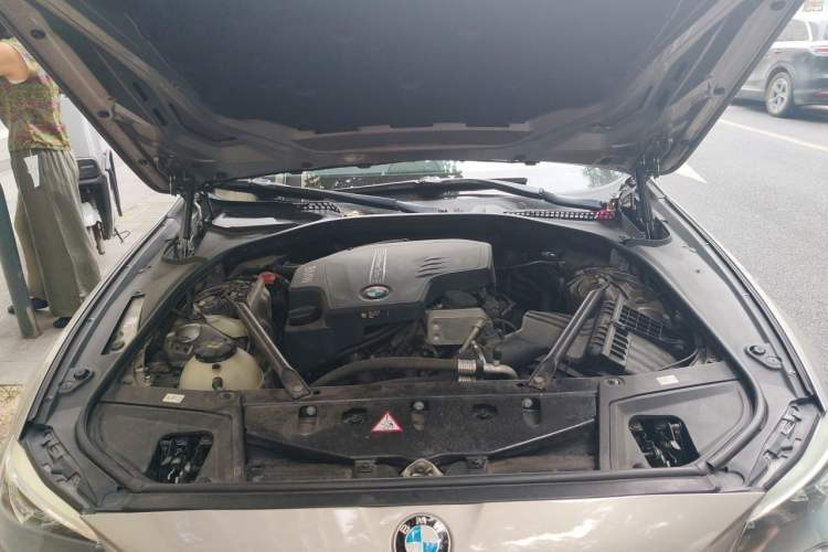 Used BMW 5 Series 2014 525Li Leading Model Engine Bay