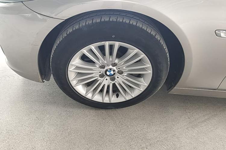 Used BMW 5 Series 2014 525Li Leading Model Exterior 4