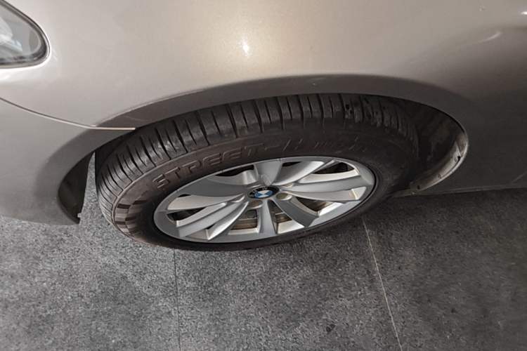 Used BMW 5 Series 2014 520Li Elegant Model Exterior 4