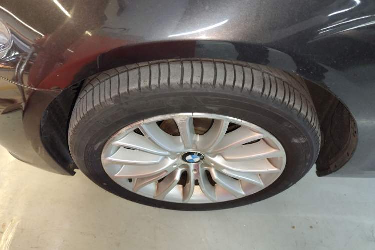 Used BMW 5 Series 2014 525Li Luxury Design Package Exterior 4