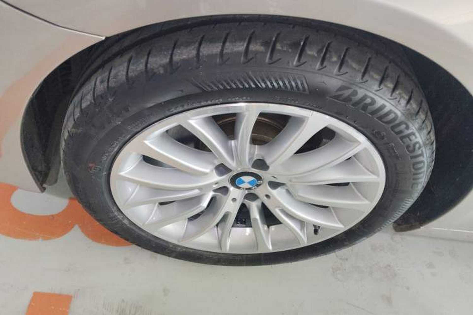 Used BMW 5 Series 2014 525Li Luxury Design Package Exterior 4