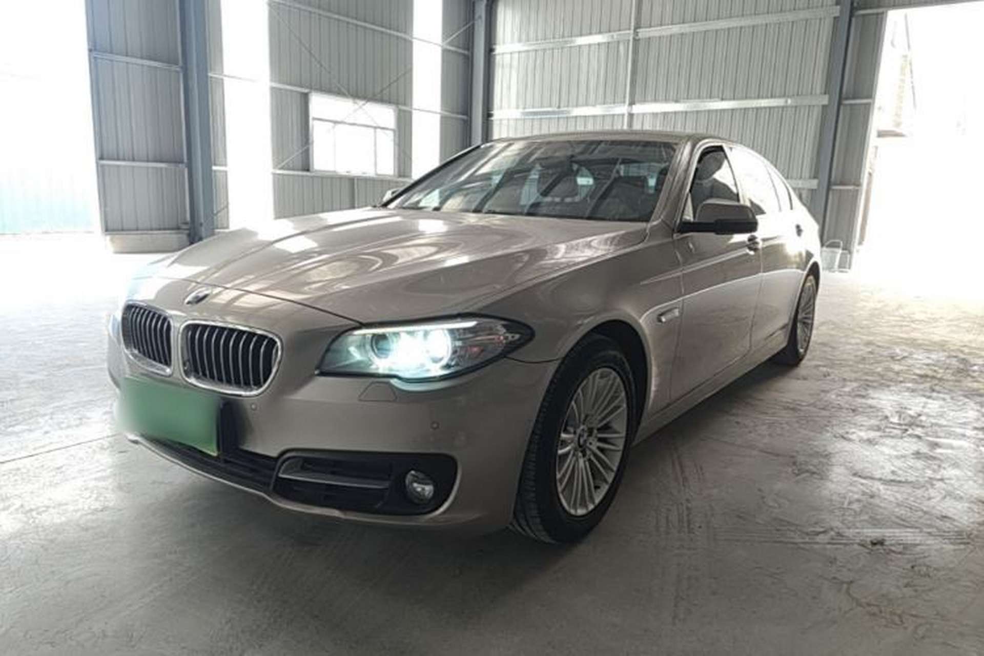 Used BMW 5 Series 2014 525Li Leading Model Front Left 45 Deg