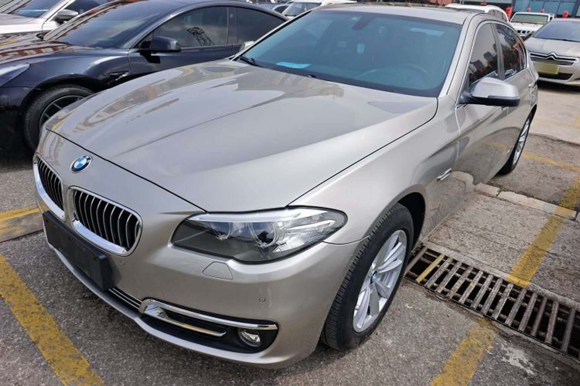 Used BMW 5 Series 2014 520Li Elegant Model Front Left 45 Deg