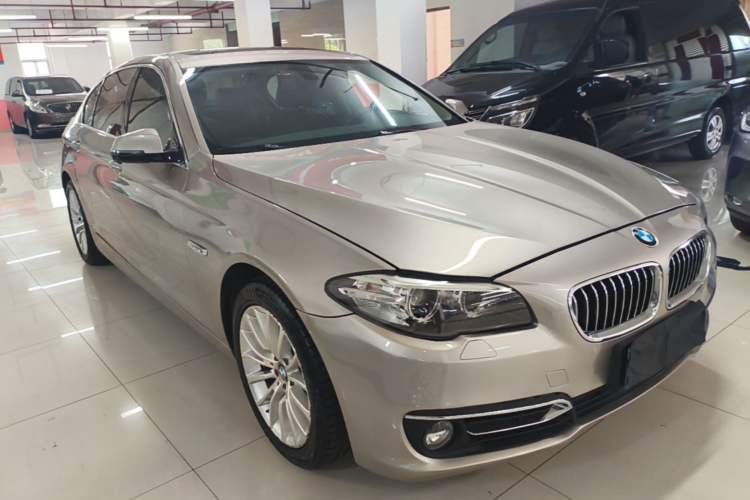 Used BMW 5 Series 2014 525Li Luxury Design Package Front Right 45 Deg