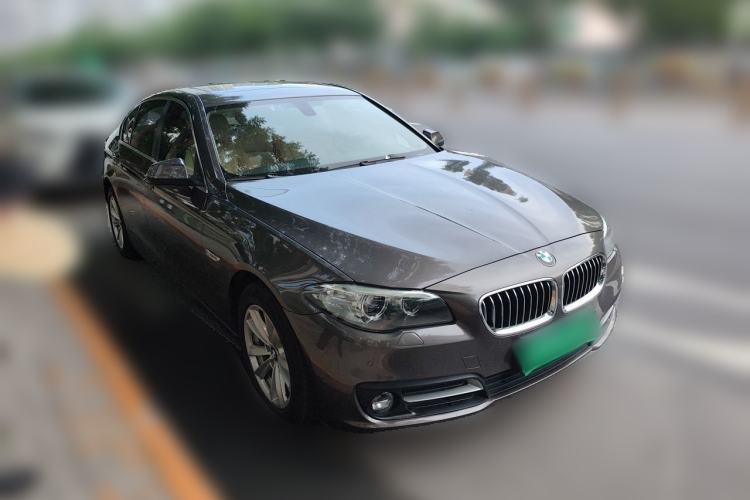Used BMW 5 Series 2014 520Li Elegant Model Front Right 45 Deg