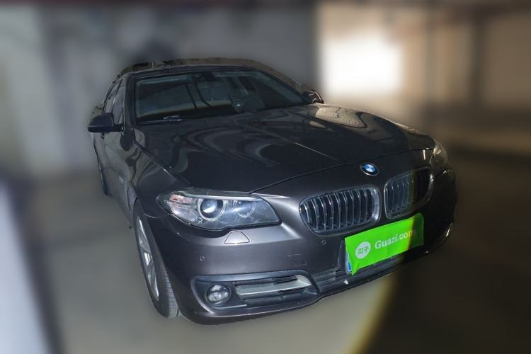 Used BMW 5 Series 2014 520Li Elegant Model Front Right 45 Deg