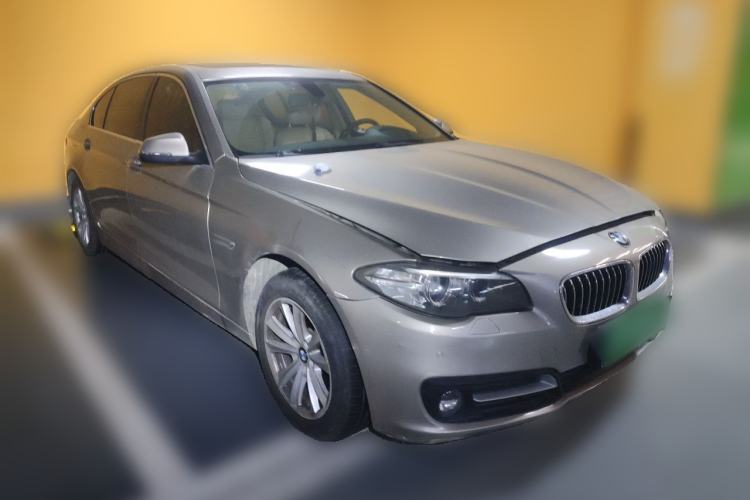 Used BMW 5 Series 2014 520Li Elegant Model Front Right 45 Deg