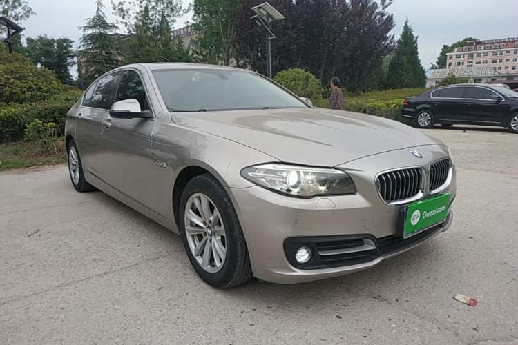 Used BMW 5 Series 2014 520Li Elegant Model Front Right 45 Deg