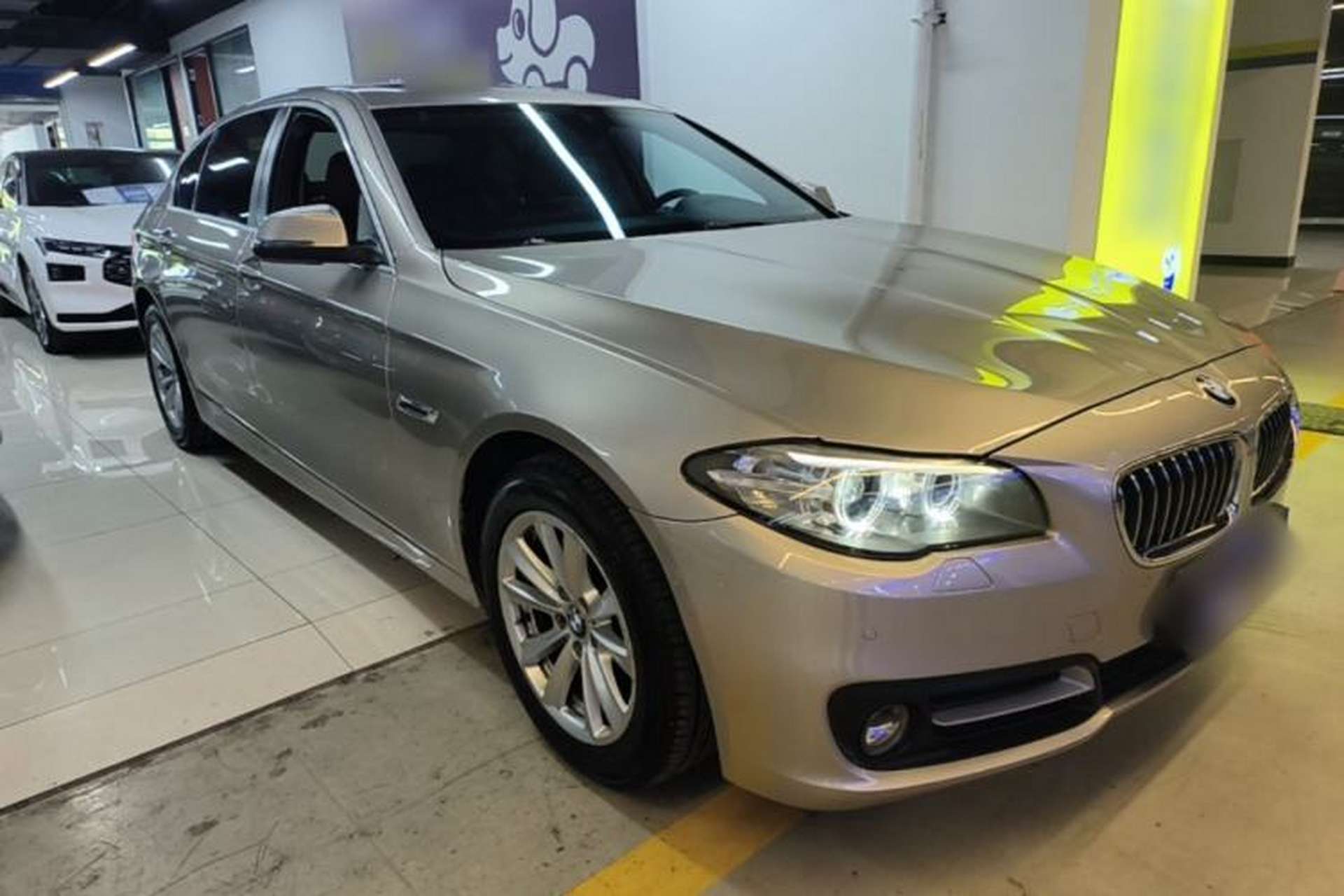 Used BMW 5 Series 2014 520Li Elegant Model Front Right 45 Deg
