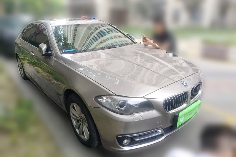 Used BMW 5 Series 2014 520Li Elegant Model Front Right 45 Deg