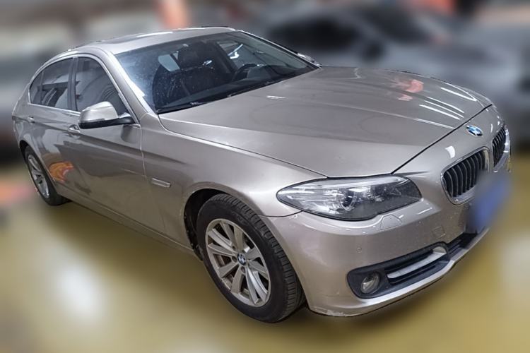 Used BMW 5 Series 2014 520Li Elegant Model Front Right 45 Deg
