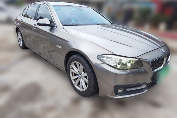 Used BMW 5 Series 2014 520Li Elegant Model Front Right 45 Deg