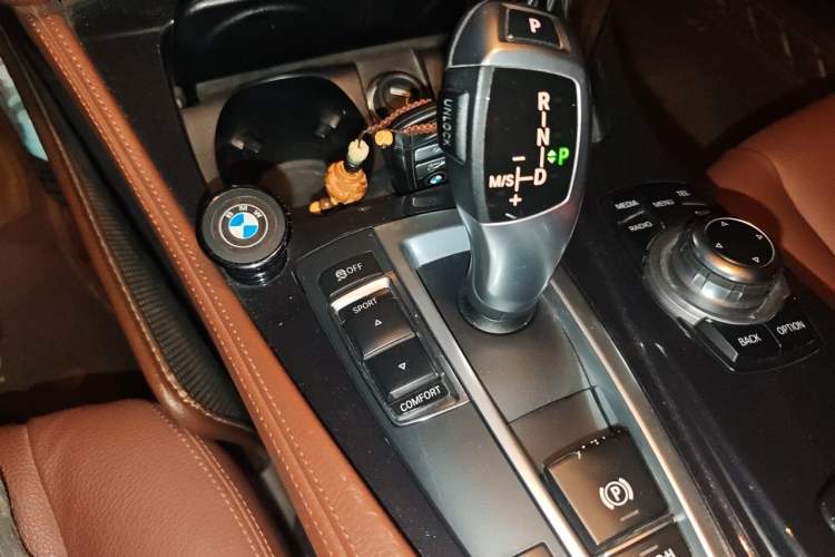 Used BMW 5 Series 2014 520i Elegant Edition Gear Lever