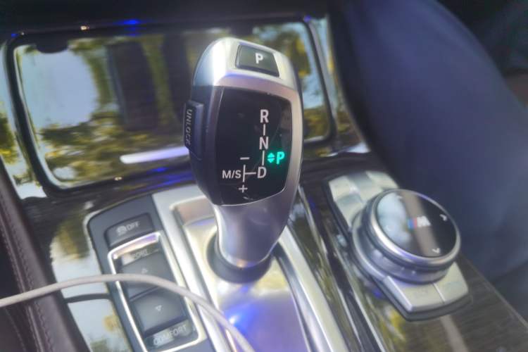 Used BMW 5 Series 2014 525Li Luxury Design Package Gear Lever