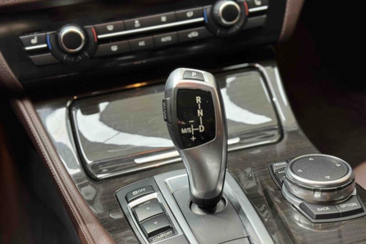 Used BMW 5 Series 2014 525Li Luxury Design Package Gear Lever