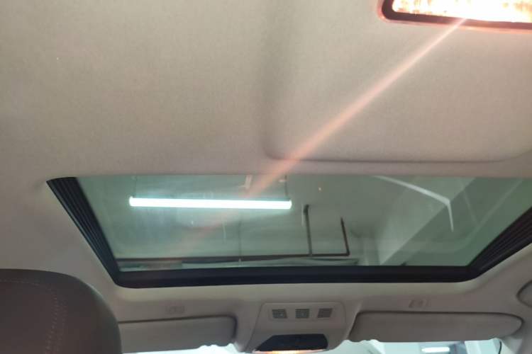Used BMW 5 Series 2014 525Li Luxury Design Package Headliner