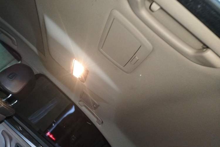 Used BMW 5 Series 2014 525Li Luxury Design Package Headliner