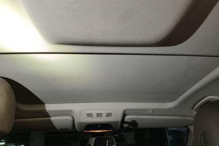 Used BMW 5 Series 2014 525Li Luxury Design Package Headliner