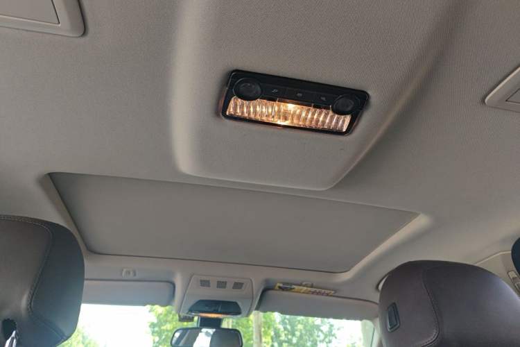 Used BMW 5 Series 2014 525Li Luxury Design Package Headliner