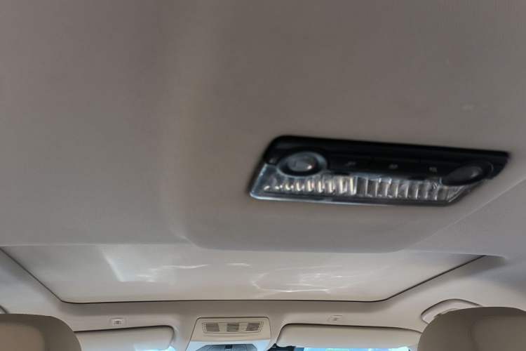 Used BMW 5 Series 2014 525Li Leading Model Headliner