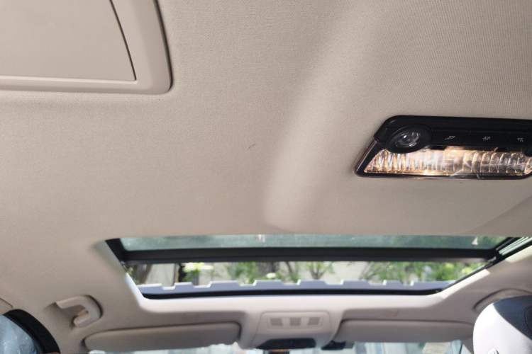 Used BMW 5 Series 2014 525Li Luxury Design Package Headliner