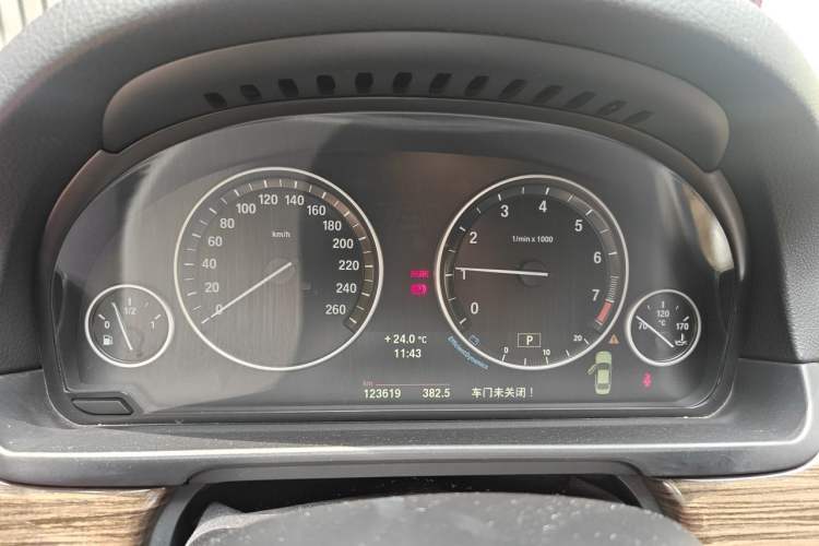 Used BMW 5 Series 2014 525Li Fashion Design Package Instrument Cluster