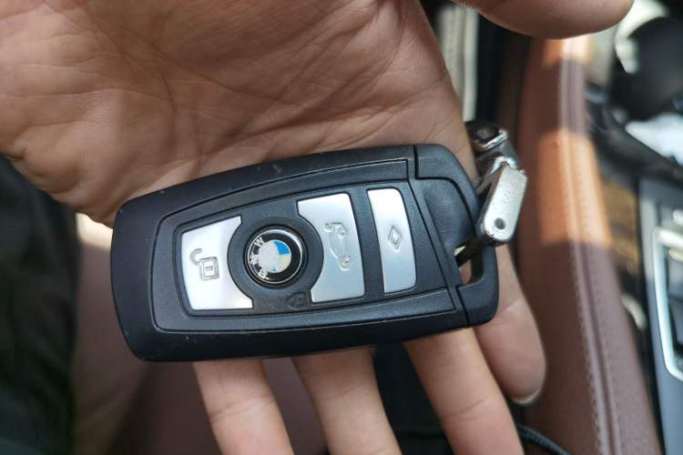 Used BMW 5 Series 2014 528Li Luxury Design Package Interior 1